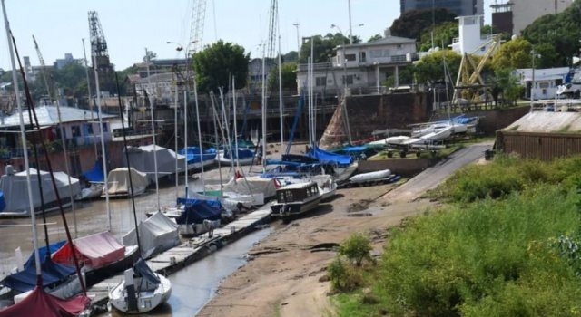 Un grupo de ambientalistas y pescadores reclaman una veda total en el Paraná