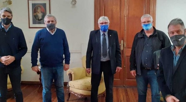 Reunión entre funcionarios provinciales y la Federación Santafesina de Pesca Deportiva y Lanzamiento